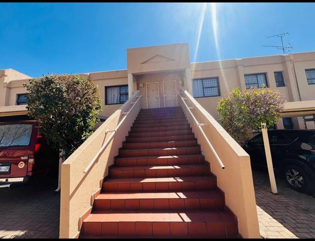 2 BEDROOM APARTMENT FOR SALE IN BRAMLEY VIEW
